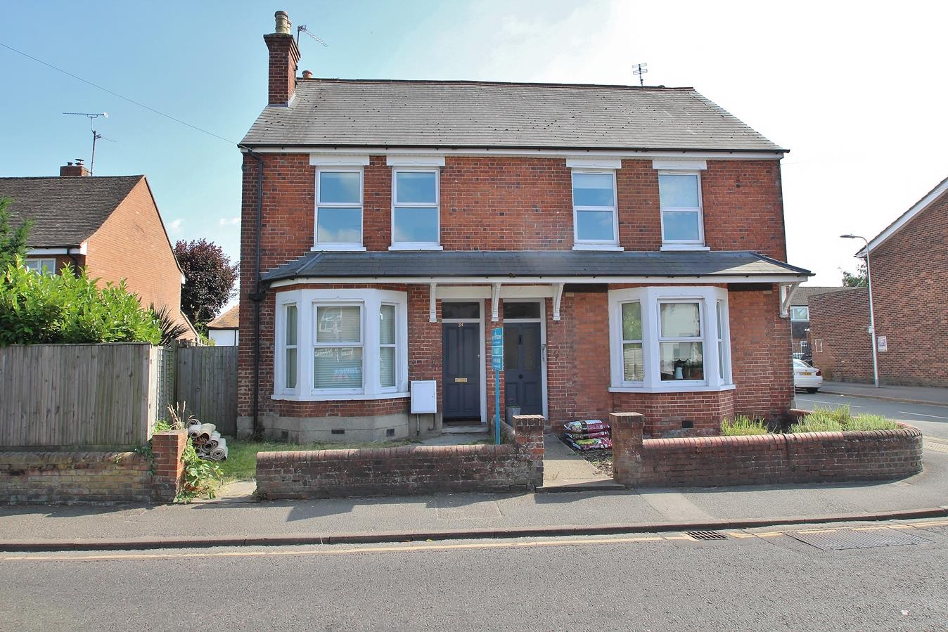 3 bed property in Reading Road, Pangbourne